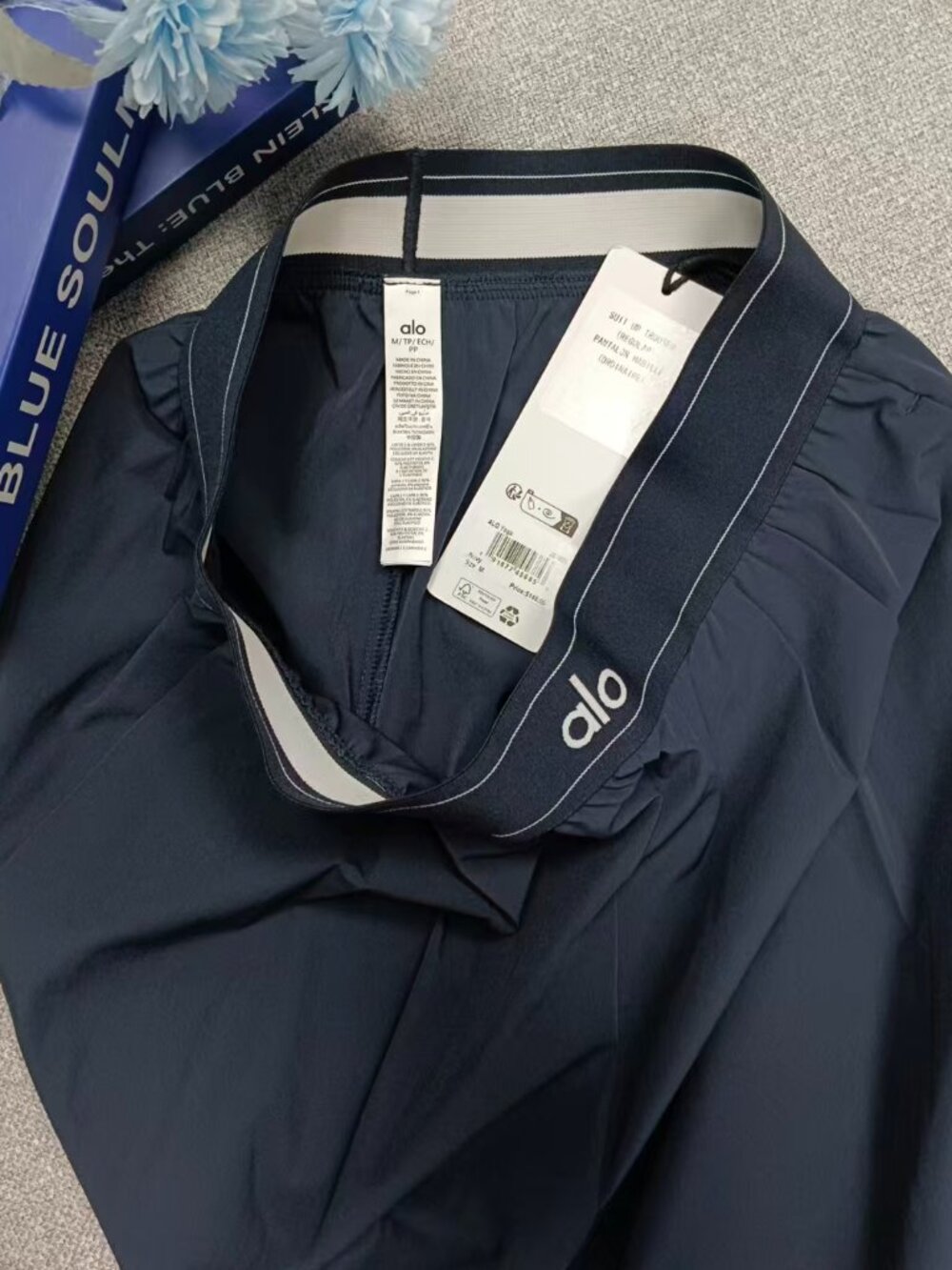 😃ALO Yoga Suit Up Trouser Navy Blue🧣Straight&Wide Leg Brand new 30-inch inseam - Picture 4 of 8